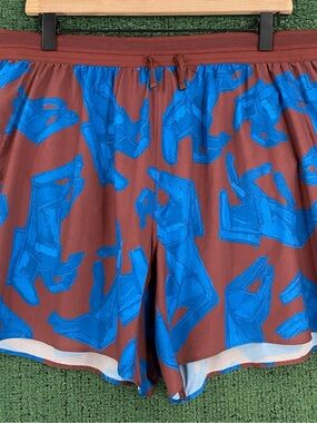 Janji AFO Middle 5” Cobalt Horses Patterned Running Shorts Mens Size XL